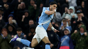 Manchester City vence Crystal Palace (3-0) e fica a dois pontos do l&iacute;der Arsenal