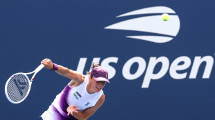 Former champ Swiatek eases into US Open third round