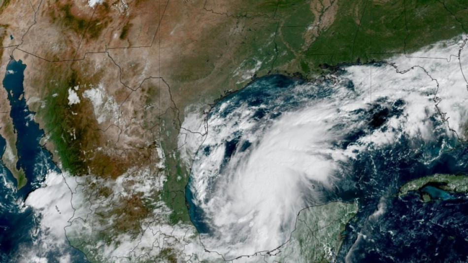 La tormenta Isa&iacute;as se convierte en hurac&aacute;n rumbo a EEUU