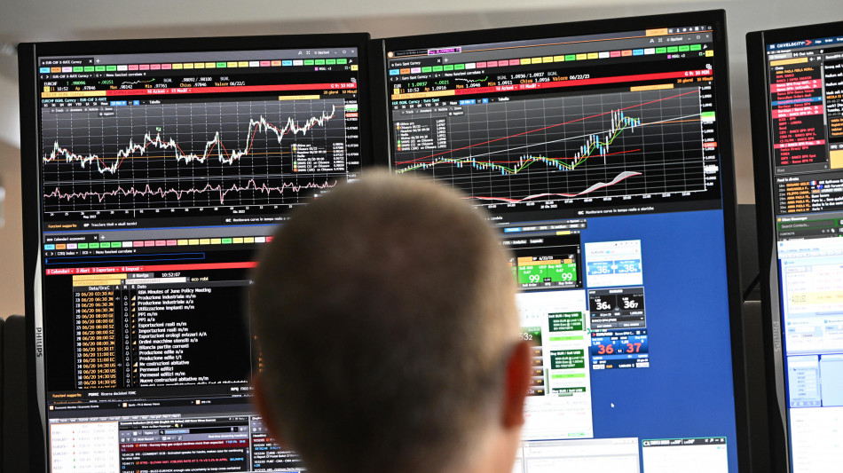 Lo spread tra Btp e Bund chiude in calo a 122 punti