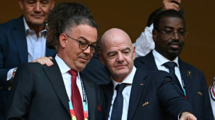 Debilitado, Infantino organiza reuni&oacute;n de crisis en Marruecos