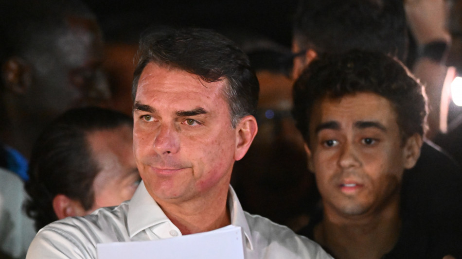 Flavio Bolsonaro, 'la polizia mi ha tolto il passaporto'