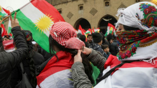 En Irak, des femmes kurdes se tressent les cheveux en solidarit&eacute; avec une combattante syrienne