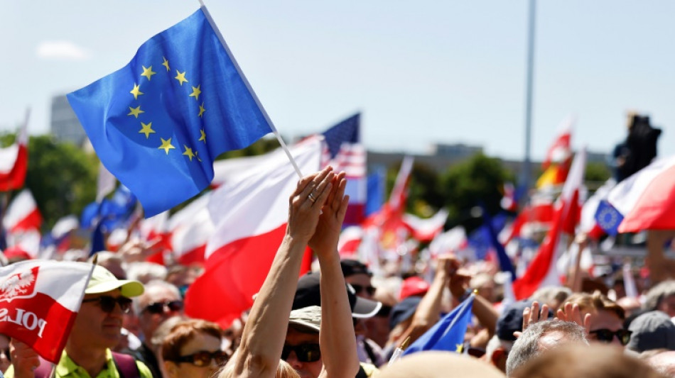 Meio milh&atilde;o de pessoas protestam em Vars&oacute;via contra o governo