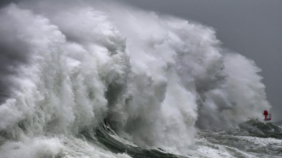 De fortes vagues attendues dans l'ouest, trois d&eacute;partements en vigilance orange samedi