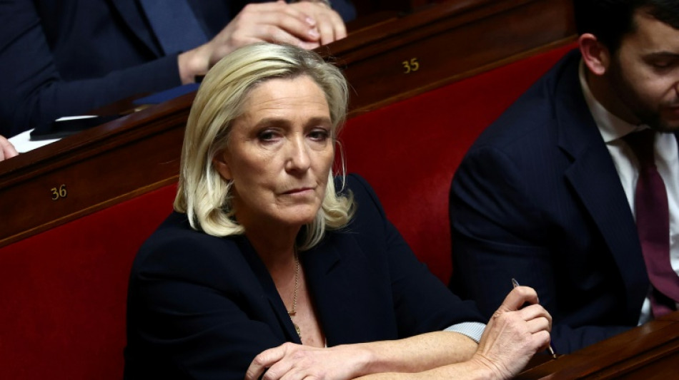 Attal et la gauche chargent Le Pen avant son meeting à Paris