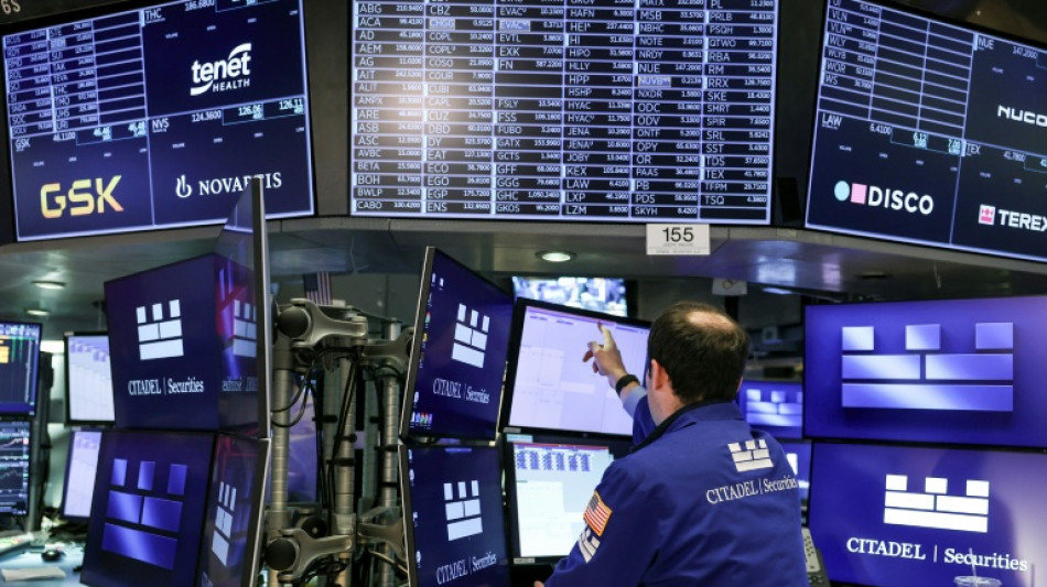 Wall Street termine en nette hausse, esp&egrave;re une baisse des taux de la Fed