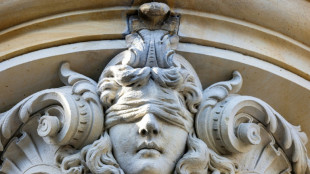 Freispruch f&uuml;r neun Polizisten in Duisburger Prozess um Fesselung von Fl&uuml;chtling