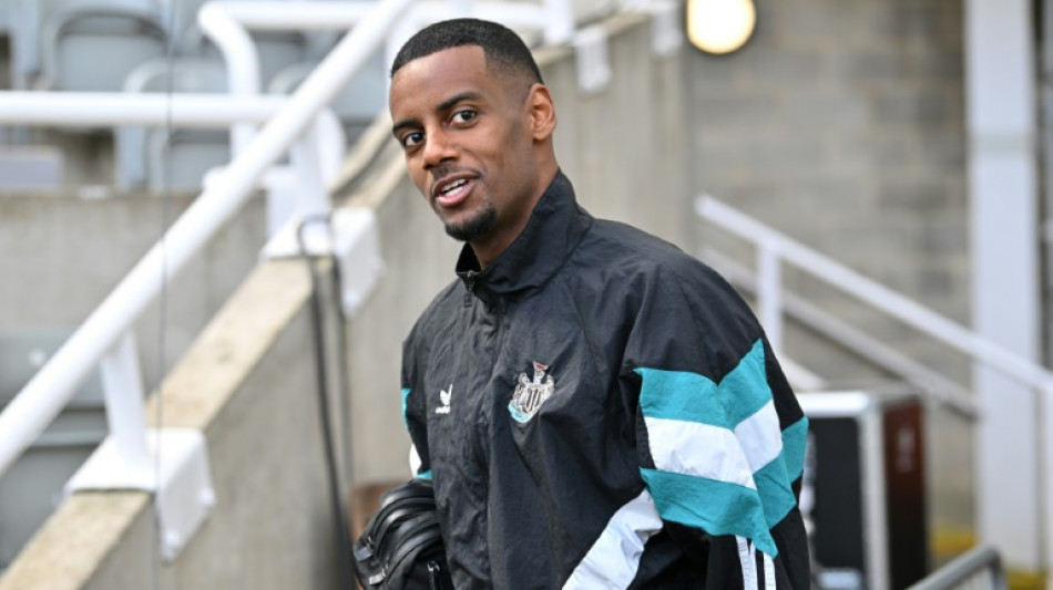 Atacante Alexander Isak vai ao Liverpool por £ 130 milhões, diz imprensa