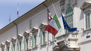 Bandiere a mezz'asta in segno di lutto al Colle e Palazzo Chigi