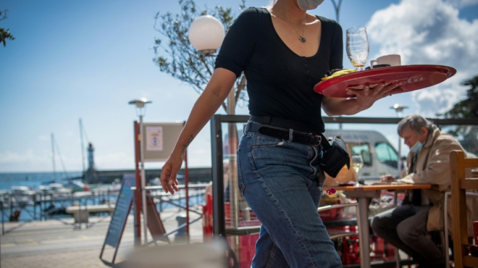 La d&eacute;fiscalisation des pourboires prolong&eacute;e jusqu'au vote du budget 2026