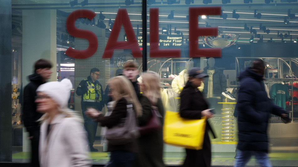 Saldi invernali al via. Confcommercio, giro d'affari da 4,9 miliardi