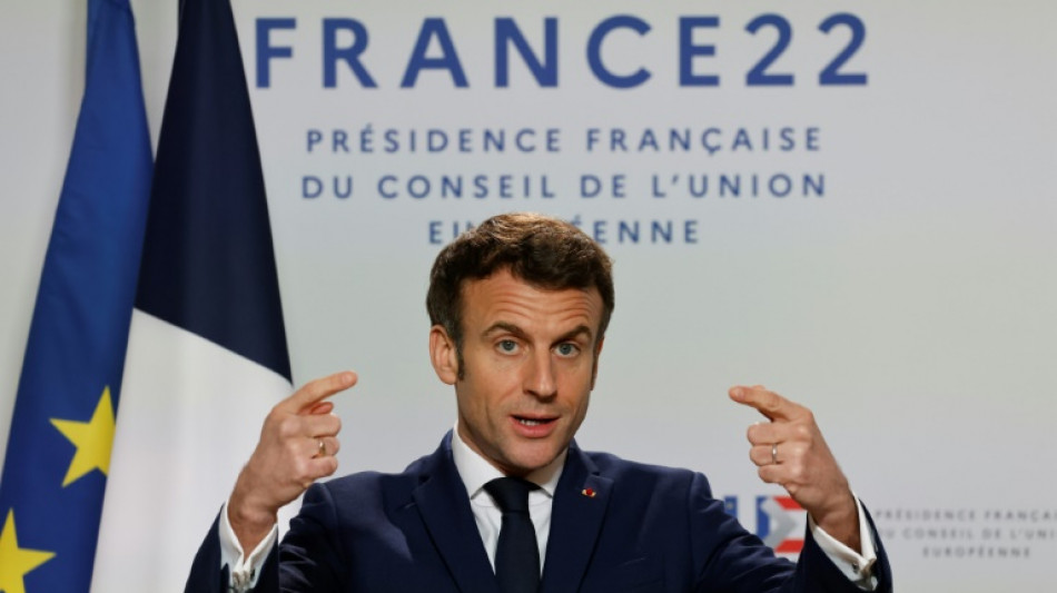 Pr&eacute;sidentielle: la dr&ocirc;le de campagne s'anime enfin... un peu