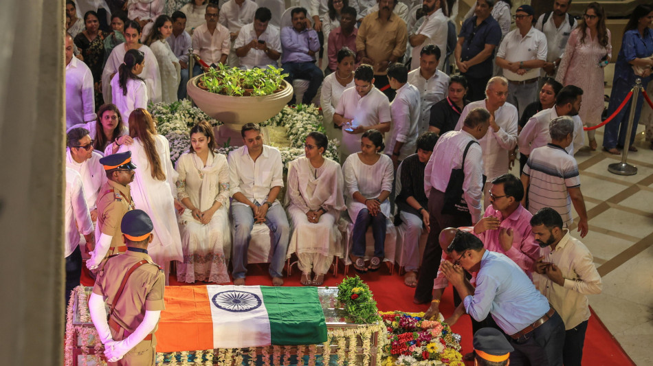 Addio ad Asha Bhosle, 'intonata una sua celebre canzone ai funerali'