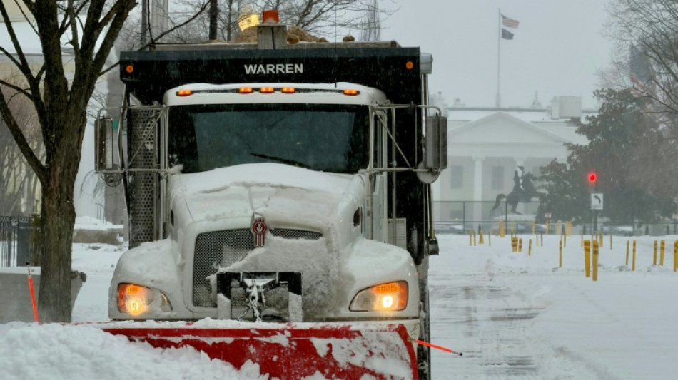 Hist&oacute;rica tempestade de inverno nos Estados Unidos deixa ao menos 10 mortos