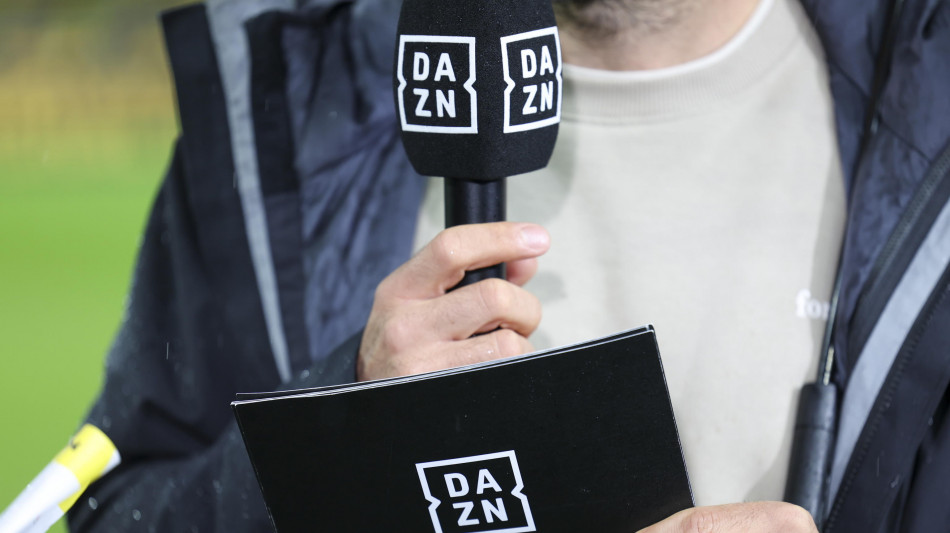 Calcio: Napoli-Roma sar&agrave; trasmessa gratuitamente in app Dazn