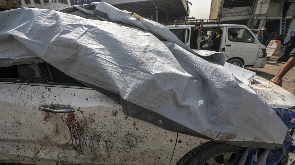 Media Gaza, 'colpita auto da raid Israele, 5 vittime tra cui tre reporter'