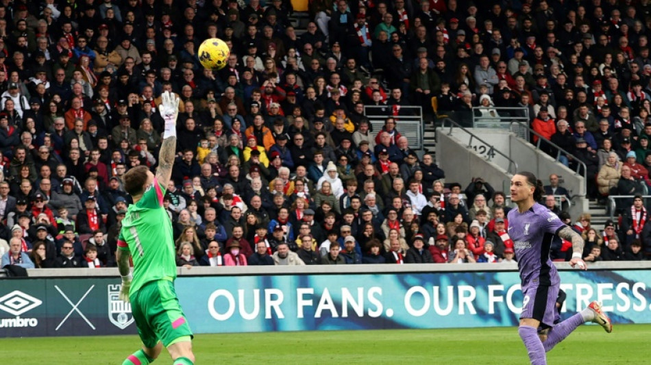 Liverpool goleia Brentford e se mant&eacute;m l&iacute;der do Campeonato Ingl&ecirc;s