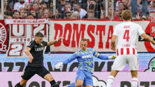 Fragwürdiger Elfmeter: Stuttgart dreht Spiel in Köln