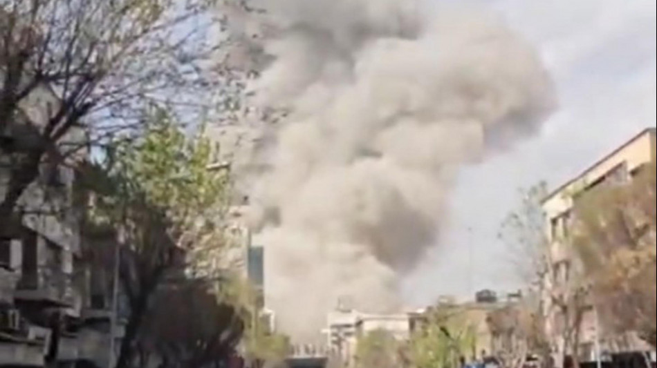 Forti esplosioni a Teheran, si levano colonne di fumo