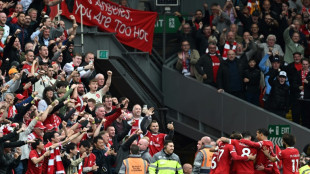 Liverpool vence West Ham e sobe para 2&ordm; no Ingl&ecirc;s; Chelsea agrava crise