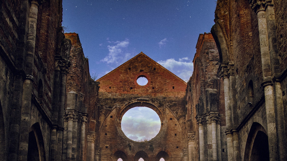 Lucio Corsi, esce il 14/11 disco live La chitarra nella roccia