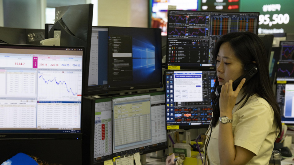 Borsa: l'Asia chiude in negativa, si raffredda l'entusiasmo per l'Ia