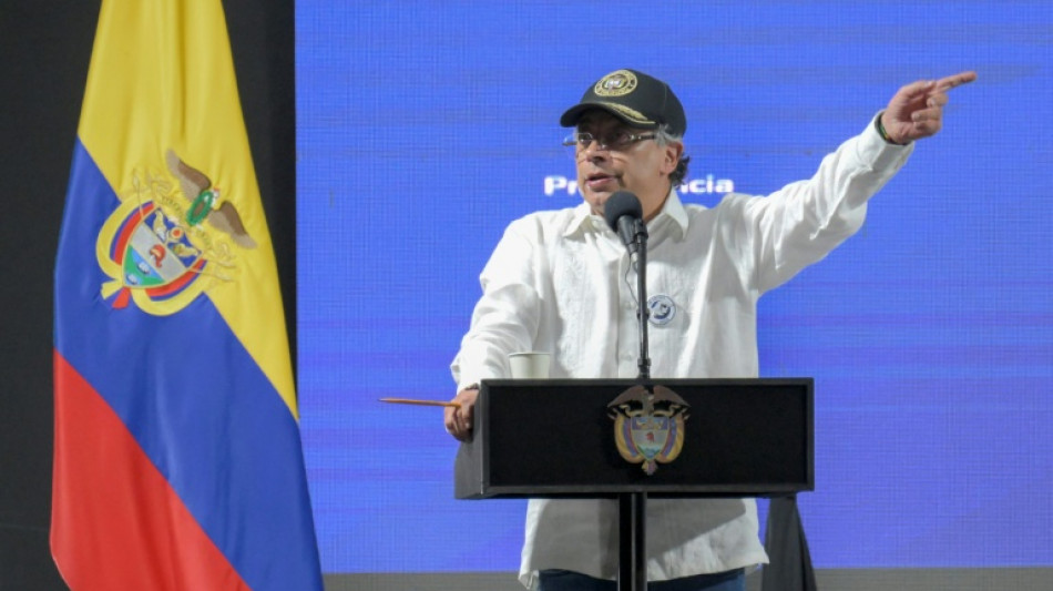 Petro questiona advert&ecirc;ncia de Trump sobre espa&ccedil;o a&eacute;reo da Venezuela