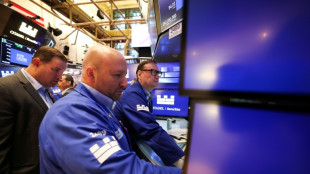 Wall Street cl&ocirc;ture dans le vert, soutenue par les r&eacute;sultats d'entreprises et le p&eacute;trole